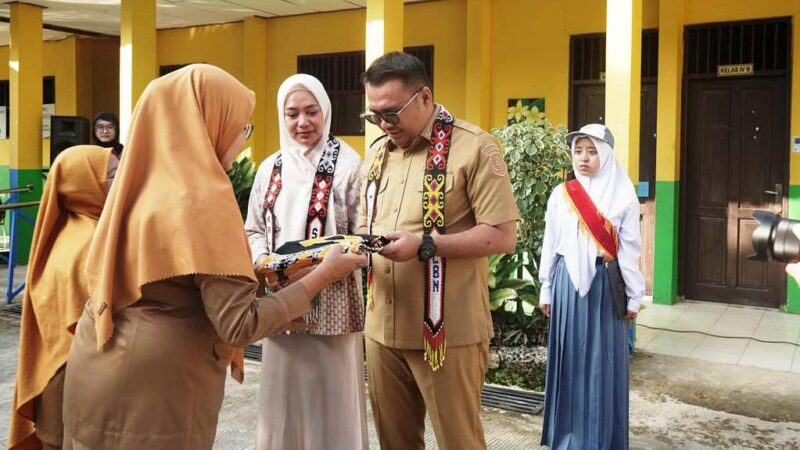 Bupati Kukar, Aulia Rahman Basri berkunjung ke SLB Negeri Tenggarong