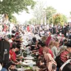 Kemeriahan Beseprah dalam rangkaian Festival Erau Adat Kutai 2025