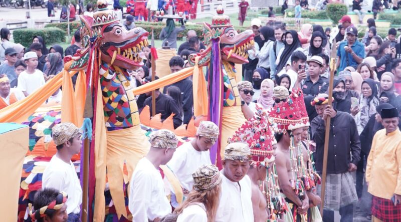 Prosesi Mengulur Naga