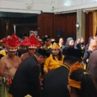 Prosesi Perebahan Tiang Ayu tanda berakhirnya rangkaian Earau 2025