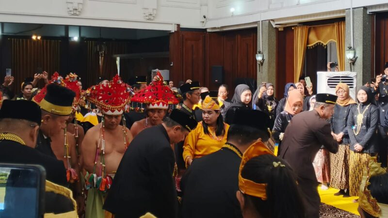 Prosesi Perebahan Tiang Ayu tanda berakhirnya rangkaian Earau 2025