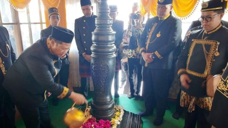 Wakil Ketua DPRD Kukar, Abdul Rasid saat berziarah ke Makam Sultan Aji Imbut
