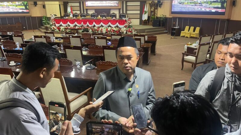 Ketua DPRD Kukar, Ahmad Yani saat diwawancara