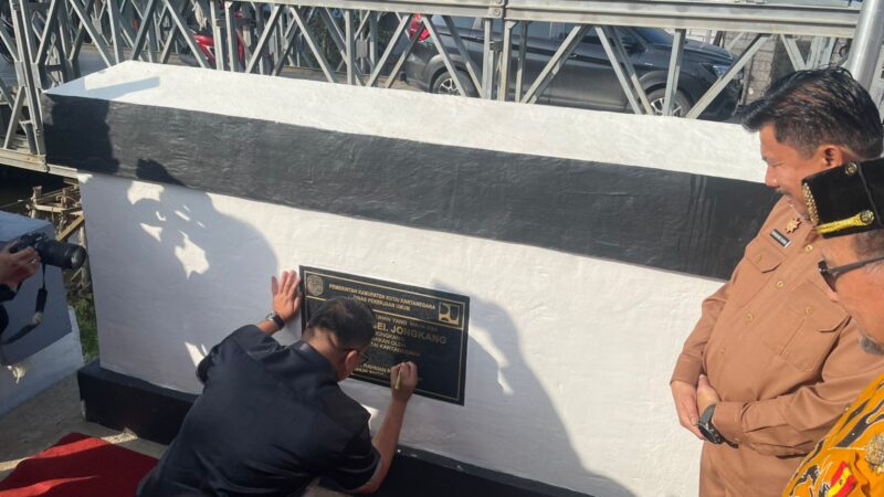 Peresmian Jembatan Sungai Jongkang oleh Bupati Kukar, Aulia Rahman Basri (Latif)