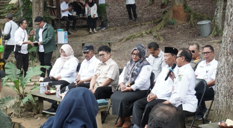 Wakil Bupati Kukar, Rendi Solihin berdialog bersama masyarakat Kecamatan Tenggarong Seberang