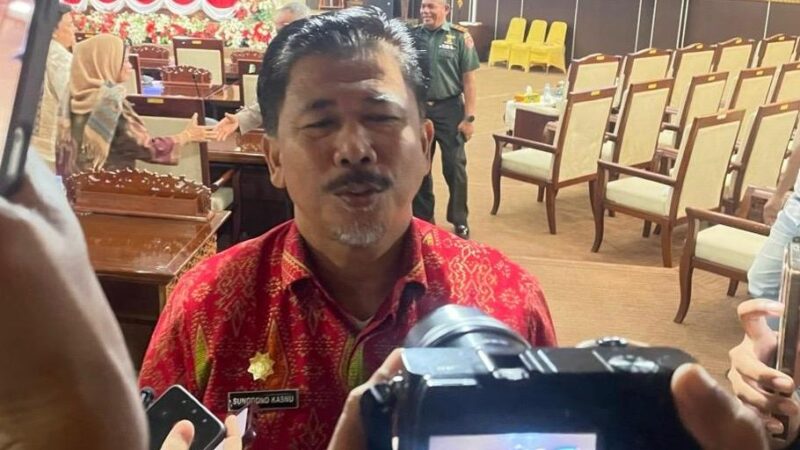 Sunggono - Sekda Kukar (Latif)