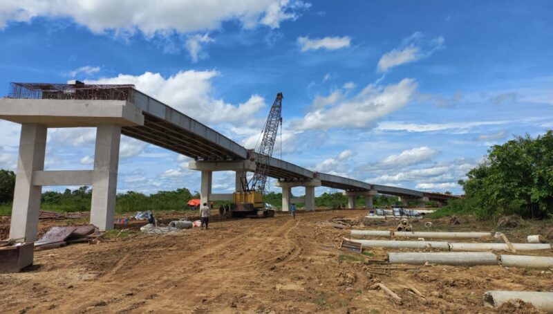Progres pembangunan jembatan Sebulu (Eksposisi)