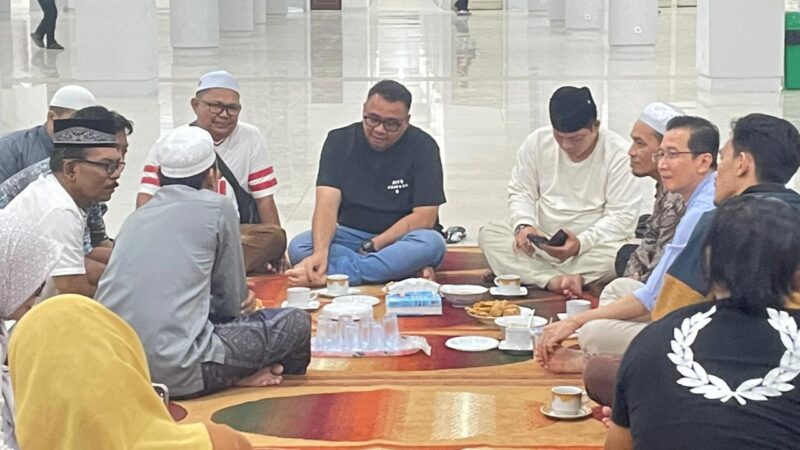 Dialog Bupati Kukar Aulia Rahman Basri bersama Forum Pedagang Pasar Tangga Arung (latif/Eksposisi)