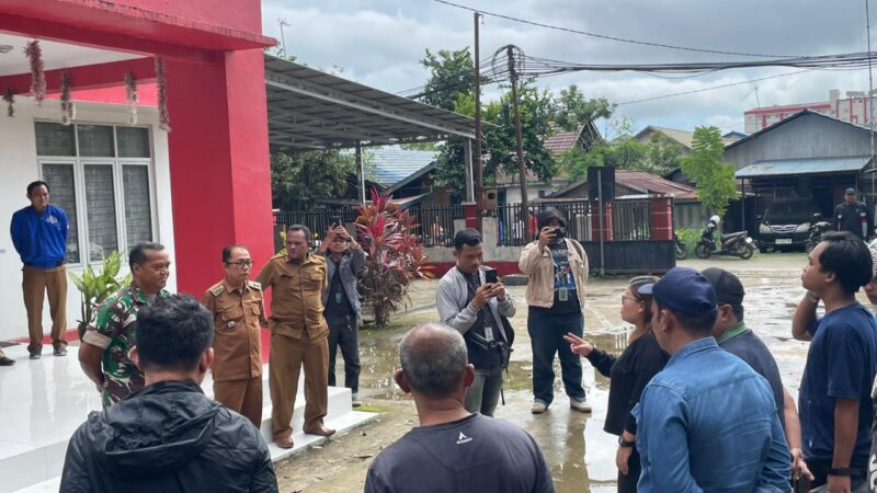 Aksi unjuk rasa warga RT 13 Kelurahan Timbau atas pembangunan Gerai Koperasi Merah Putih (Latif/Eksposisi)