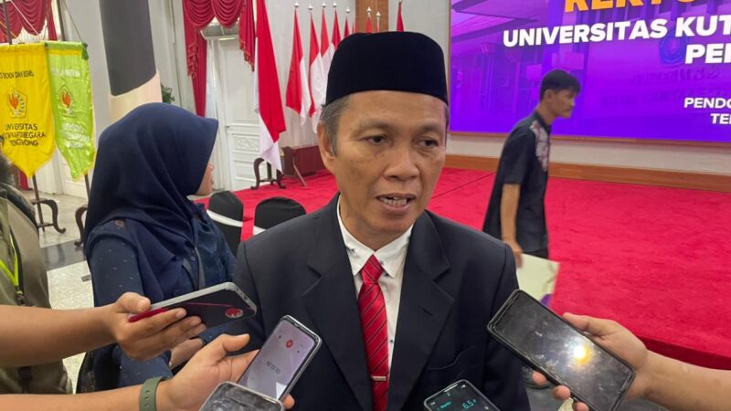 Prof Ince Raden - Rektor Unikarta (Latif/Eksposisi)