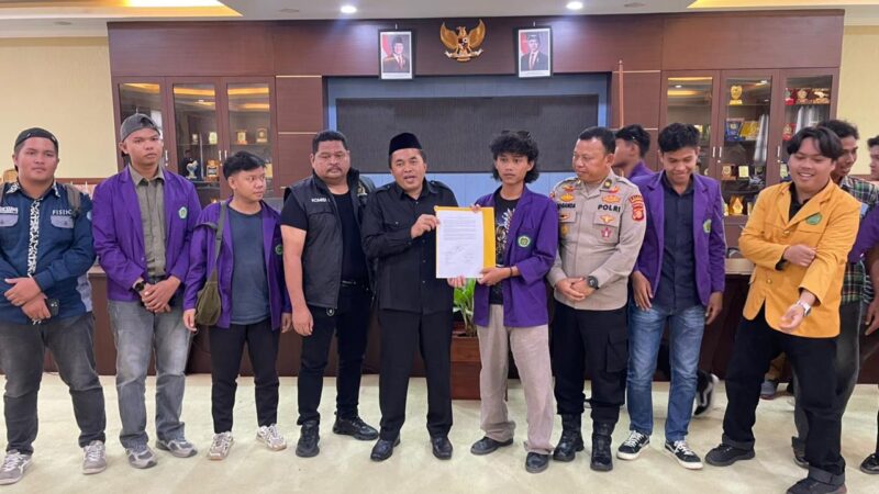 Unjuk rasa Aliansi Mahasiswa Kukar tolak wacana Pilkada lewat DPRD (Latif/Eksposisi)