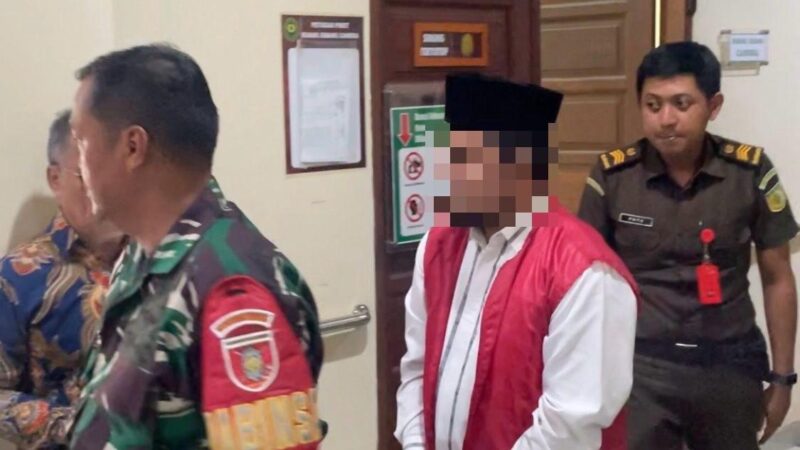 Terdakwa MA keluar dari ruang sidang (Latif/Eksposisi)