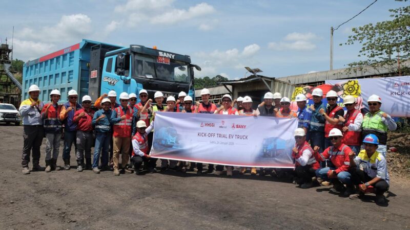 PT MHU saat melakukan uji coba truk angkut listrik (Istimewa)