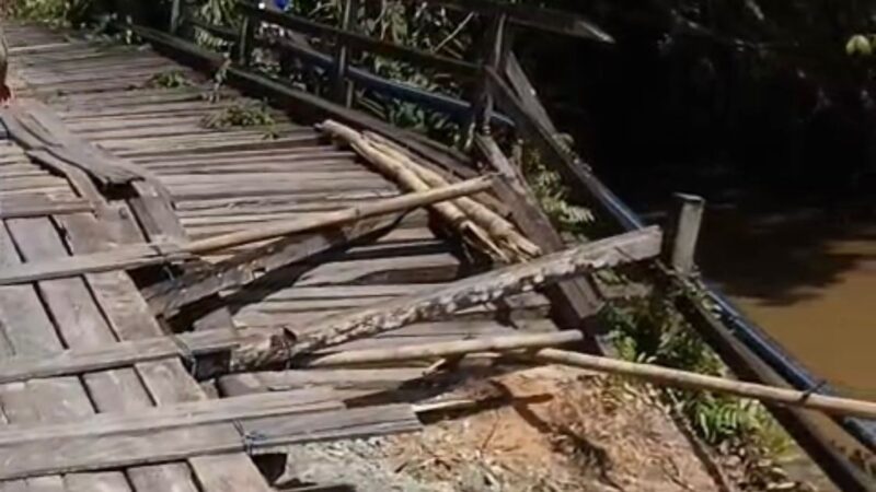Kondisi jembatan Desa Sebuntal yang rusak parah (Istimewa)