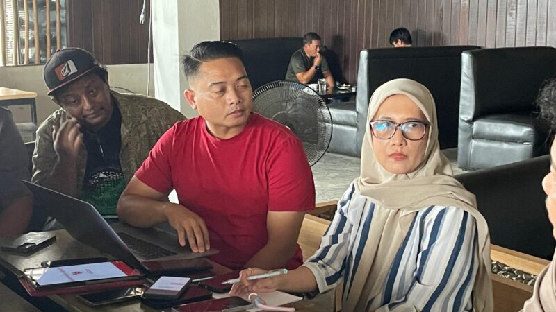 Santi Effendi, Kepala Bidang Pengembangan UKM Dinas Koperasi dan UKM Kukar saat diwawancara (Latif/Eksposisi)