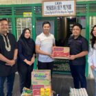 Penyerahan paket sembako dari SMSI, JMSI dan PWI Kukar (Istimewa)