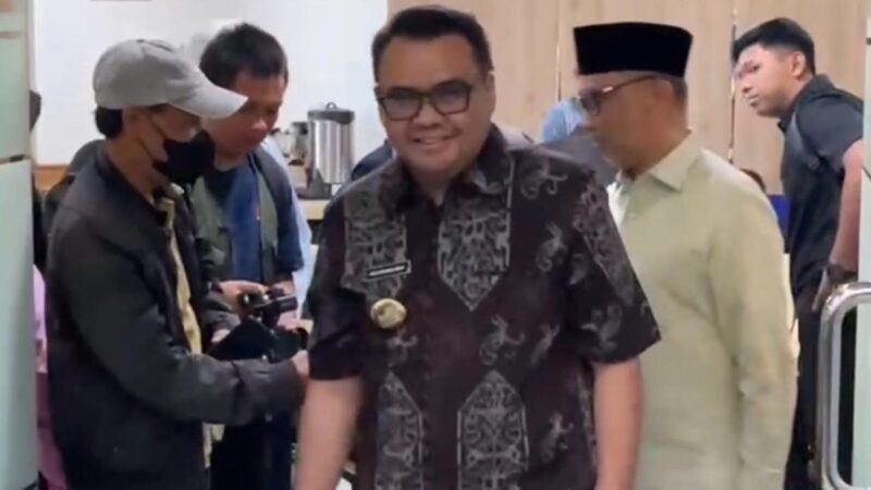 Bupati Kukar, Aulia Rahman Basri menghadiri penandatangan akad kredit, antara Pemerintah Kabupaten (Pemkab) Kukar dengan Bankaltimtara (Latif/Eksposisi)