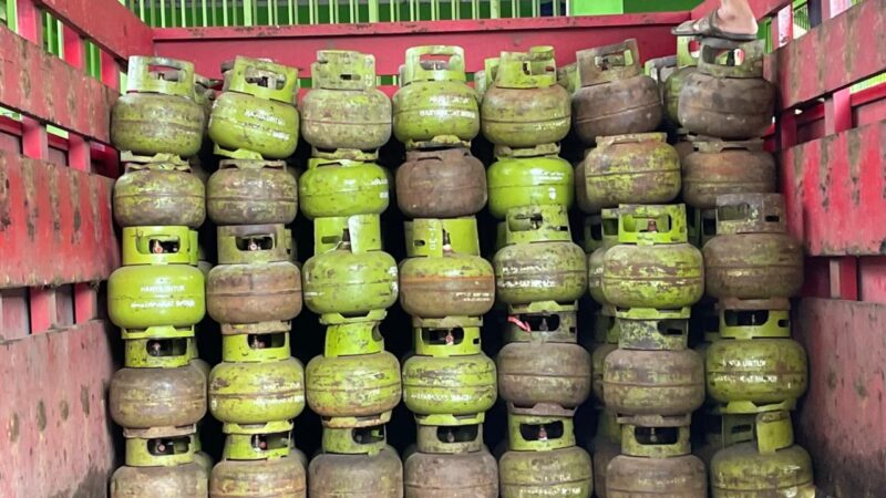 Ketersediaan tabung gas elpiji di lokasi salah satu agen di Kecamatan Tenggarong (Latif/Eksposisi)