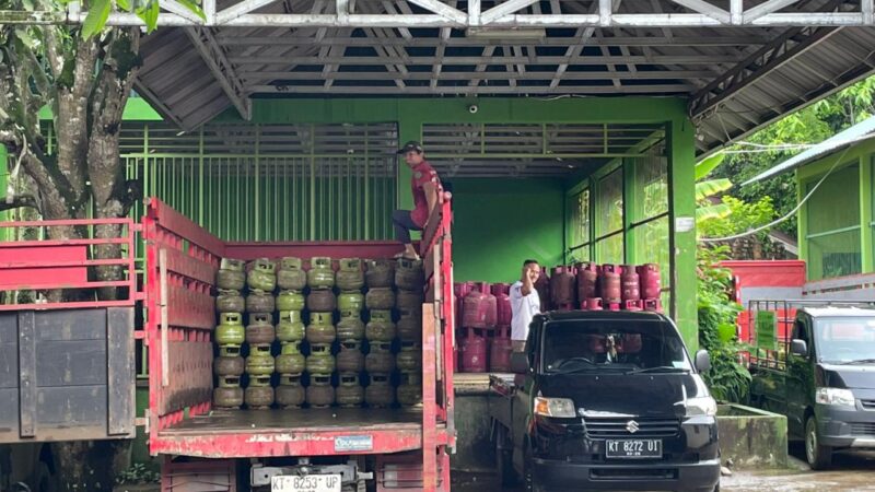 Ketersediaan tabung gas elpiji di lokasi salah satu agen di Kecamatan Tenggarong (Latif/Eksposisi)