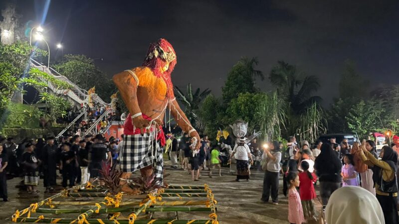 Kemeriahan Pawai Ogoh-ogoh saat umat Hindu di Tenggarong menyambut Hari Raya Nyepi (Latif/Eksposisi)