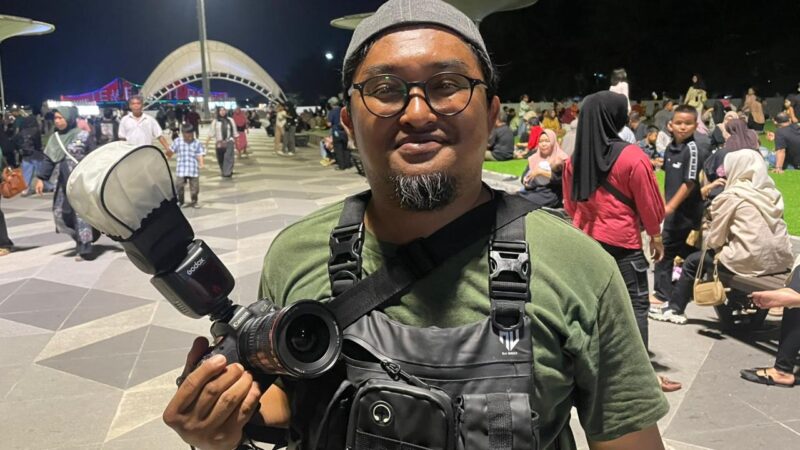 Ale Muhammad - Fotografer Jalanan di Taman Tanjong Tenggarong (Latif/Eksposisi)