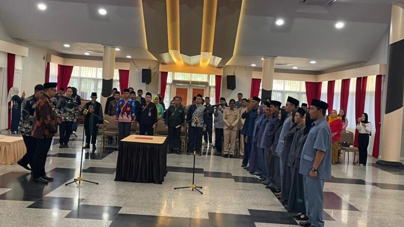 Pelantikan Pj Kades Jonggon Desa dan PAW Anggota BPD (Latif/Eksposisi)