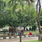 Ilustrasi petugas kebersihan Kukar yang sedang beristirahat (Latif/Eksposisi)