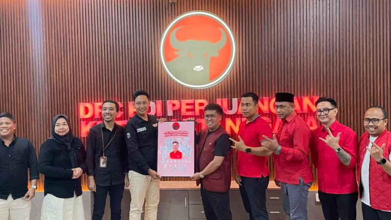 Foto bersama usai pertemuan Bawaslu dan DPC PDI-Perjuangan Kukar (Latif/Eksposisi)