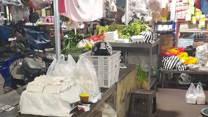 Lapak pedagang di Pasar Mangkurawang Tenggarong (Latif/Eksposisi)