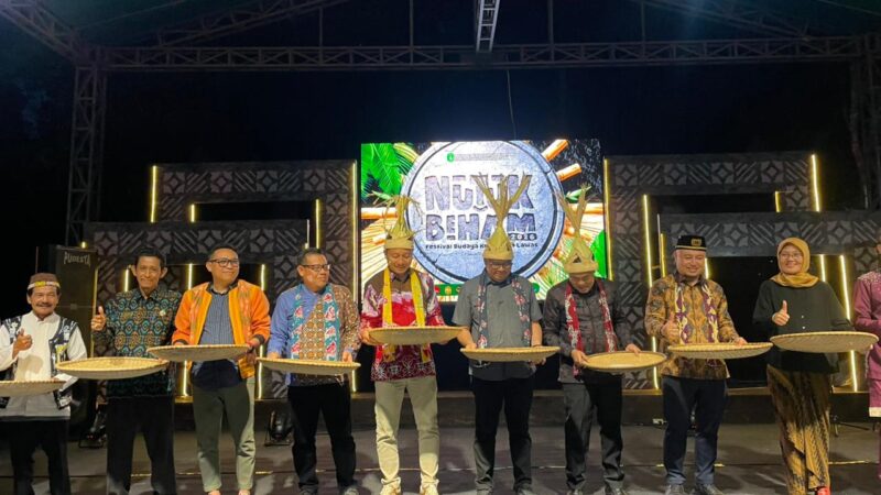 Pembukaan Festival Budaya Kutai Adat Lawas “Nutuk Beham” (Latif/Eksposisi)