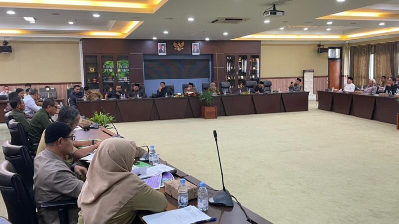 Rapat Dengar Pendapat DPRD Kukar membahas rencana penggusuran di kawasan Tahura Bukit Soeharto oleh Otorita IKN (Latif/EKsposisi)