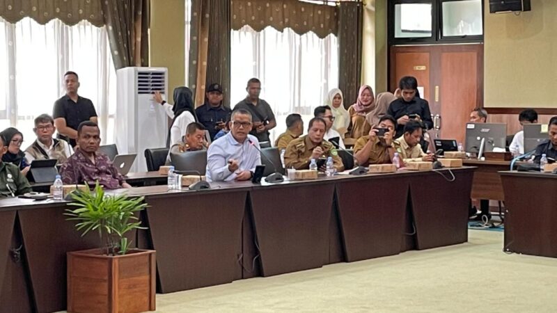 Rapat Dengar Pendapat DPRD Kukar membahas rencana penggusuran di kawasan Tahura Bukit Soeharto oleh Otorita IKN (Latif/EKsposisi)