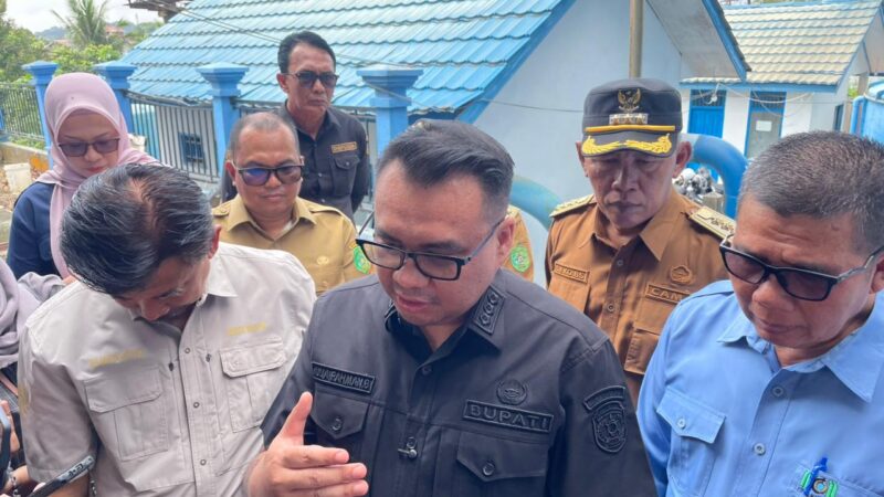 Bupati Kukar, Aulia Rahman Basri meninjau Instalasi Pengolahan Air (IPA) Bekotok (Latif/Eksposisi)