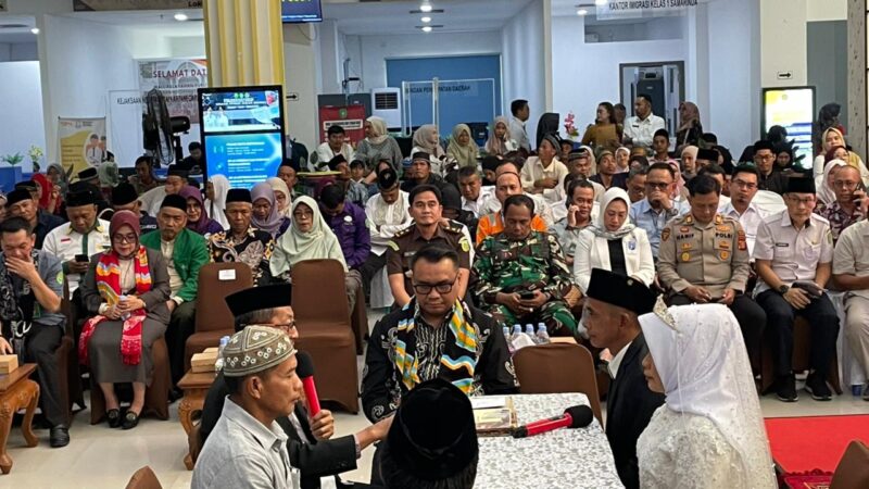 Proses Ijab Kabul Nikahan Masal di  Aula Mall Pelayanan Publik Kukar (Latif/Eksposisi)