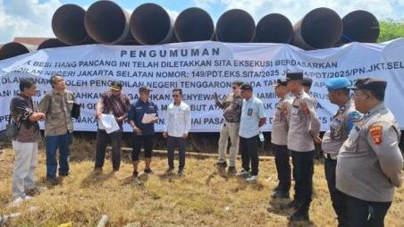 Sita Eksekusi ratusan besi tiang pancang di area proyek Jembatan Sebulu (Istimewa)