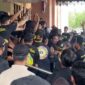 Aksi unjuk rasa dari gabungan ormas di Gedung DPRD Kukar (Istimewa)
