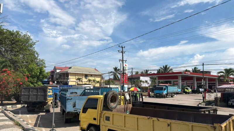 Suasana antrian panjang solar subsidi di SPBU Tenggarong (Latif/Eksposisi)