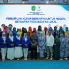 Foto bersama perserta Rapat Kerja Cabang Dewan Pimpinan Cabang Ikatan Wanita Pengusaha Indonesia (DPC IWAPI) Kukar (Latif/Eksposisi)