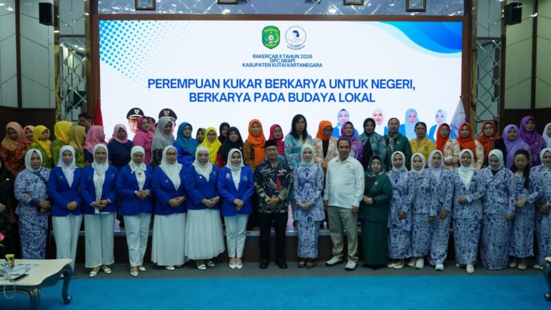 Foto bersama perserta Rapat Kerja Cabang Dewan Pimpinan Cabang Ikatan Wanita Pengusaha Indonesia (DPC IWAPI) Kukar (Latif/Eksposisi)
