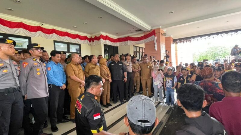 Aksi unjuk rasa Aliansi Tiga Ormas Daerah di DPRD Kukar (Latif/Eksposisi)
