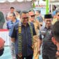 Bupati Kukar, Aulia Rahman Basri meninjau lapak Gerakan Pangan Murah di Loa Kulu (Latif/Eksposisi)