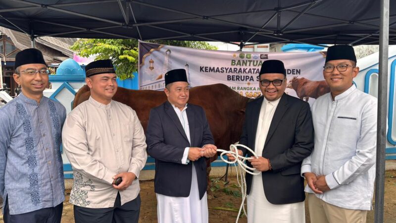 Penyerahan sapi kurban Presiden Prabowo Subianto Di Masjid KH M Sadjid Tenggarong (Latif/Eksposisi)