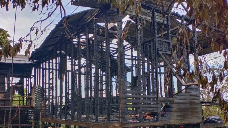 Kebakaran menghanguskan sebuah rumah di Kelurahan Mangkurang, Kecamatan Tenggarong (Latif/Eksposisi)