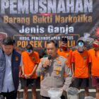 Press rilis pemusnahan barang bukti narkotika jenis ganja hasil pengungkapan Polsek Loa Kulu (Latif/Eksposisi)