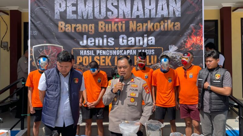 Press rilis pemusnahan barang bukti narkotika jenis ganja hasil pengungkapan Polsek Loa Kulu (Latif/Eksposisi)