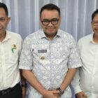 Pj Ketua Kadin Kukar Dedi Sudarya, bersama Bupati Kukar Aulia Rahman Basri dan Ketua APBMI Kuala Samboja Loeis Subowo Saminanto (Istimewa)