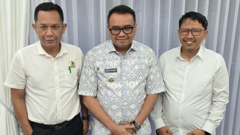 Pj Ketua Kadin Kukar Dedi Sudarya, bersama Bupati Kukar Aulia Rahman Basri dan Ketua APBMI Kuala Samboja Loeis Subowo Saminanto (Istimewa)