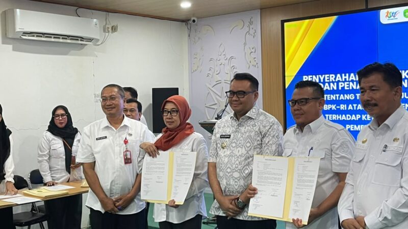 Penyerahan Instruksi Bupati Kutai Kartanegara terhadap LHP Pemkab Kukar tahun 2025 (Latif/Eksposisi)