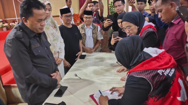 Penandatangan kesepakatan tuntutan penyelesaian kasus kekerasan seksual yang dilayangkan oleh TRC PPA Kaltim (Latif/Eksposisi)