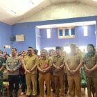 Penyerahan bantuan permakanan di Kecamatan Loa Kulu (Latif/Eksposisi)